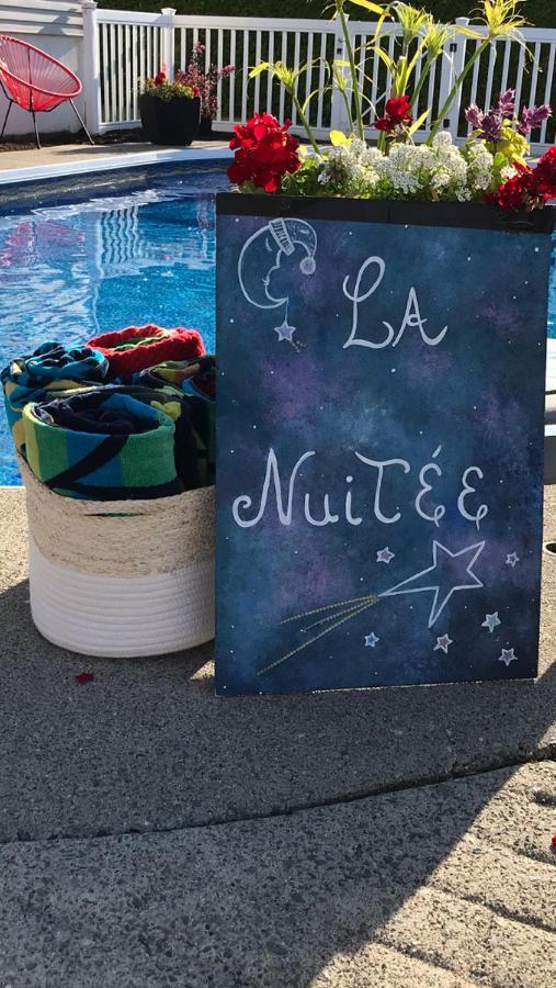 Gite La Nuitee Coaticook Buitenkant foto